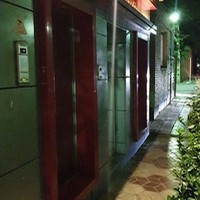 سالن آرایش سایه طلایی
