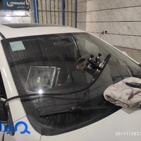 شیشه اتومبیل قائم