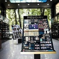 آرایشی رنگارنگ