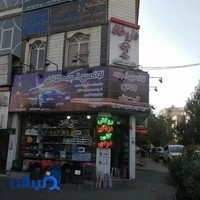 تزیینات اتومبیل اسپرت جوان