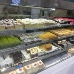 کیک و شیرینی فنسی