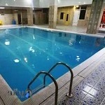 استخر سرپوشیده قائم