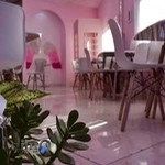 کافه کیک صورتی