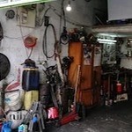 تعمیرگاه اتومبیل احد دمیرچی