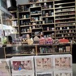 گالری آرایشی و بهداشتی هیناس