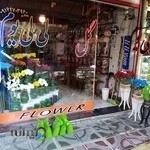 گلکده لی لی یوم، مدیریت امیر بختیاری