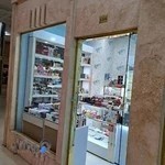 عطریات و آرایشی لبی زوس
