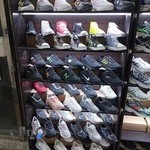 فروشگاه کفش و صندل داریوش