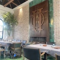 کافه رستوران هالیدیز پالازو