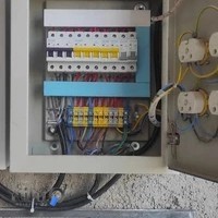 برق مقدم (صنعتی و ساختمانی,دوربین مداربسته ،سانترال،شبکه)