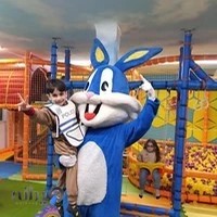 پارک سرپوشیده شادینوخیلی مکان خوبی برای برای بچه هاست محیطی شادبرای بچه هاپرسنل باحوصله ومهربون داره