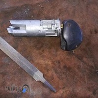 قفل اتومبیل علی