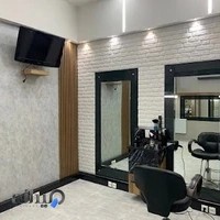 سالن پیرایش و آرایشگاه مردانه آوا