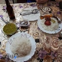 رستوران محلی گیلان زمین