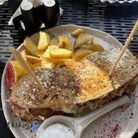 کافه صبحانه هفت صبح نور