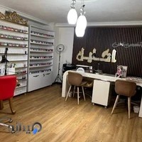 سالن تخصصی کاشت ناخن اکلیل طلایی