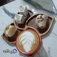 سفره خانه و کافه سنتی پرنده شاد