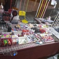 دست فروشی آرایشی و بدلیجات