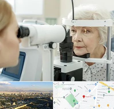 چشم پزشک خانم در هنگام 