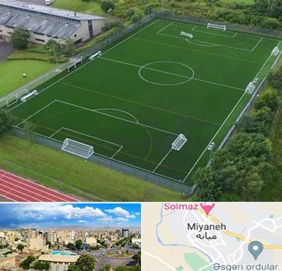 زمین فوتبال در میانه