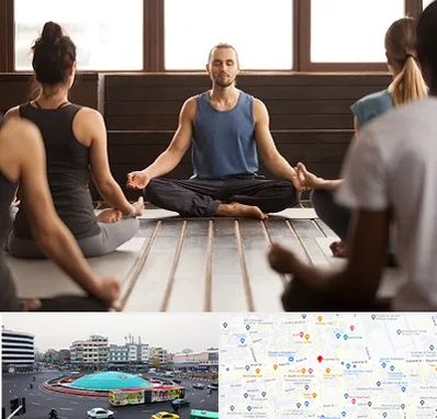 مربی یوگا در میدان انقلاب