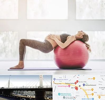 کلاس ورزش بارداری در پارک وی