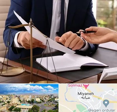 وکیل با تجربه در میانه