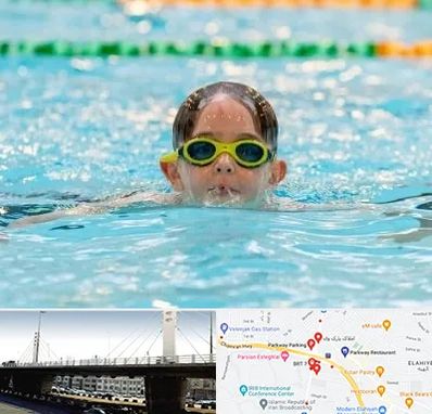 مربی شنا در پارک وی